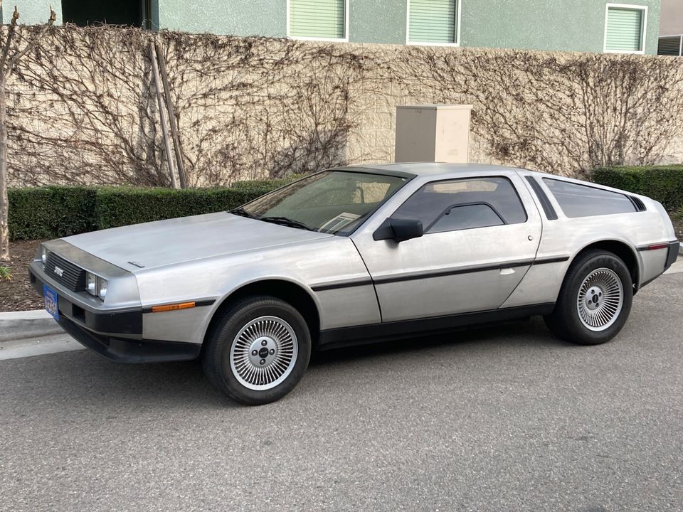 82 DeLorean